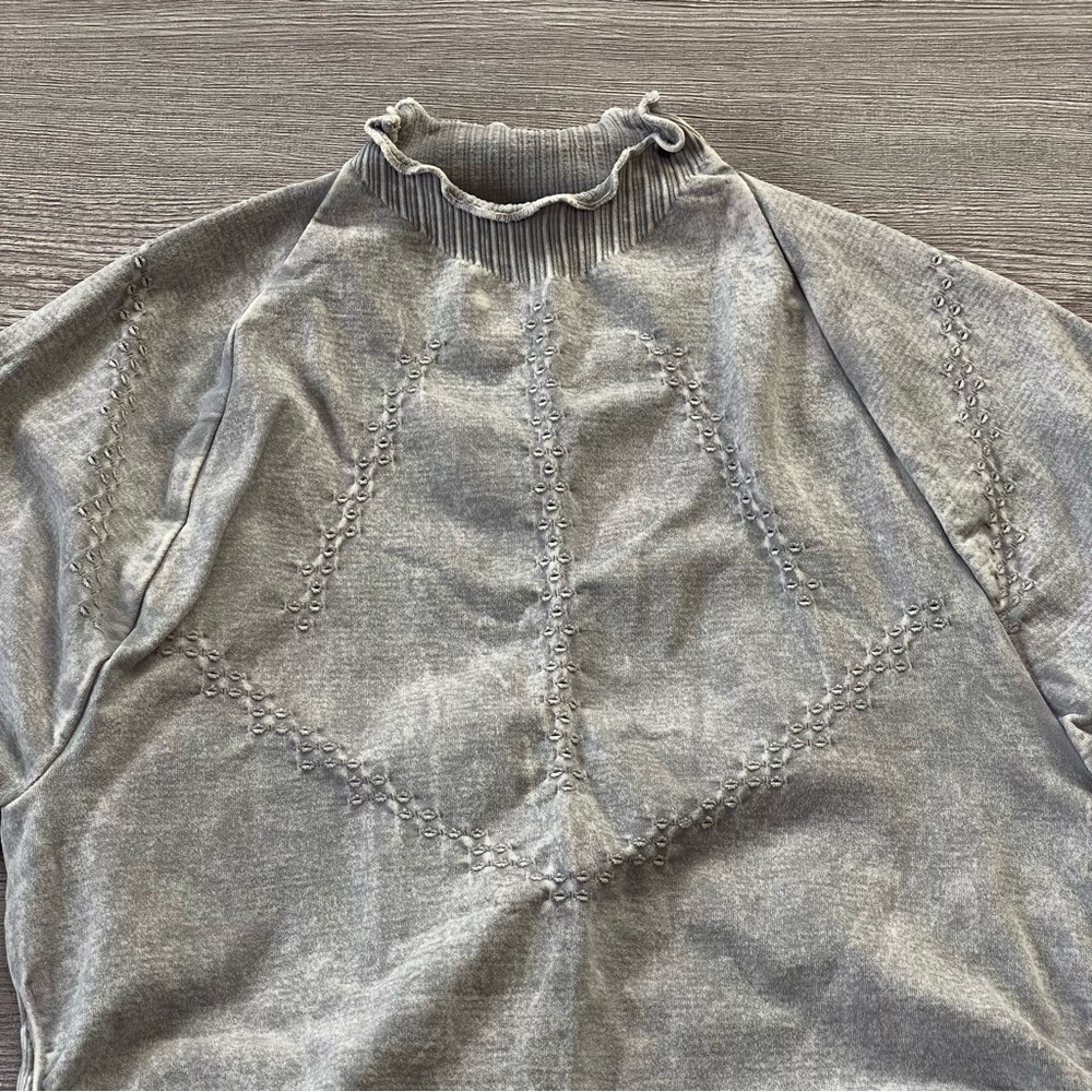 NEW FP Movement Good Karma Hi-Neck Layer Top in Ice Grey Size XS/S - Picture 3 of 16